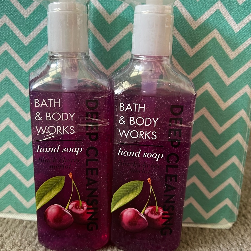 Bath & Body Works Gel Hand Soap in Black Cherry Merlot. 1 available